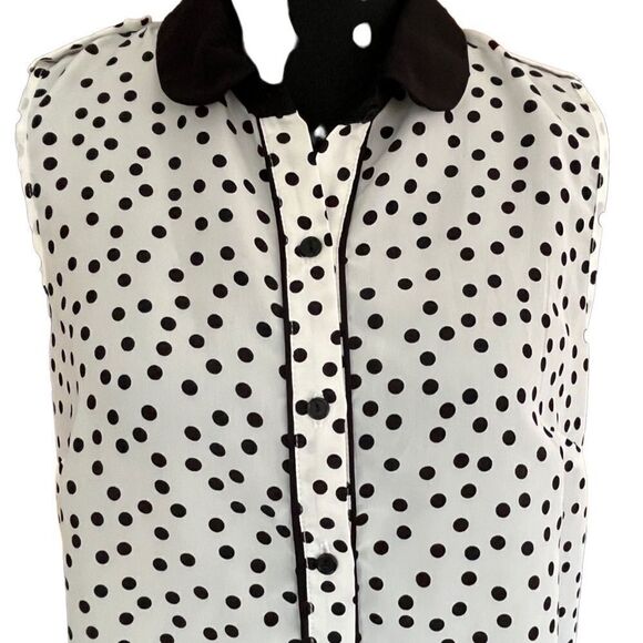 𝅺Forever 21 sleeveless button front polka dot top, size S. - Picture 2 of 7